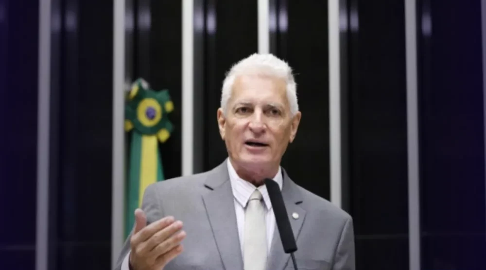 Encarregado de negócios dos EUA vai à Câmara explicar tarifaço e terras raras