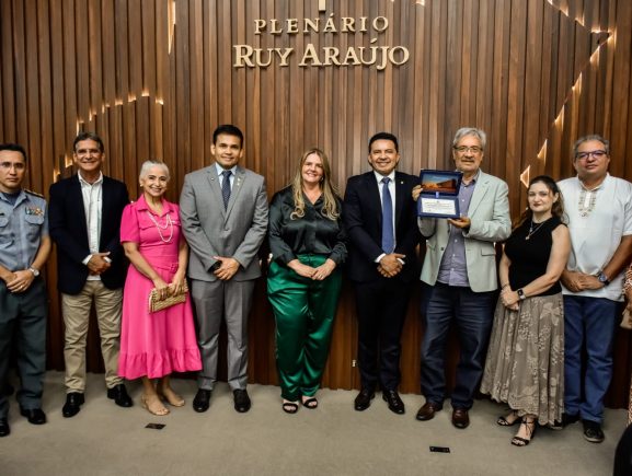 FCecon destaca avanços em 51 anos na homenagem recebida da Assembleia Legislativa