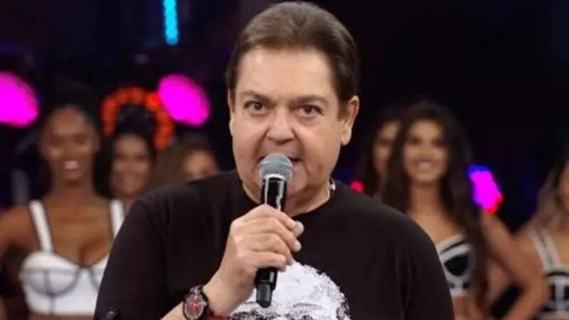Faustão é internado com infecção na perna; filho cancela festa