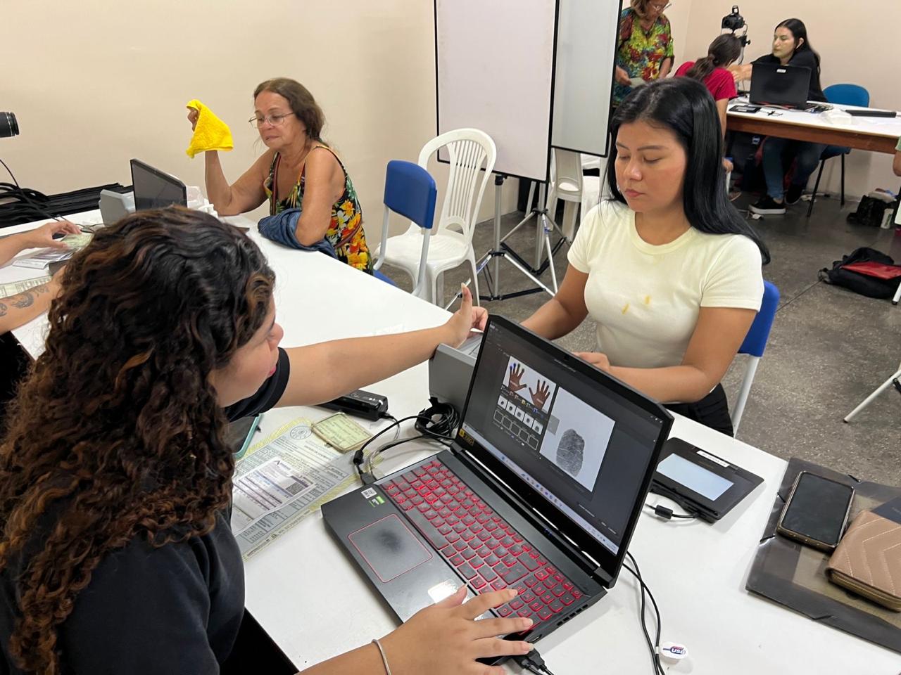 Governo Presente: SSP-AM realiza atendimentos da Carteira de Identidade Nacional para moradores da zona leste