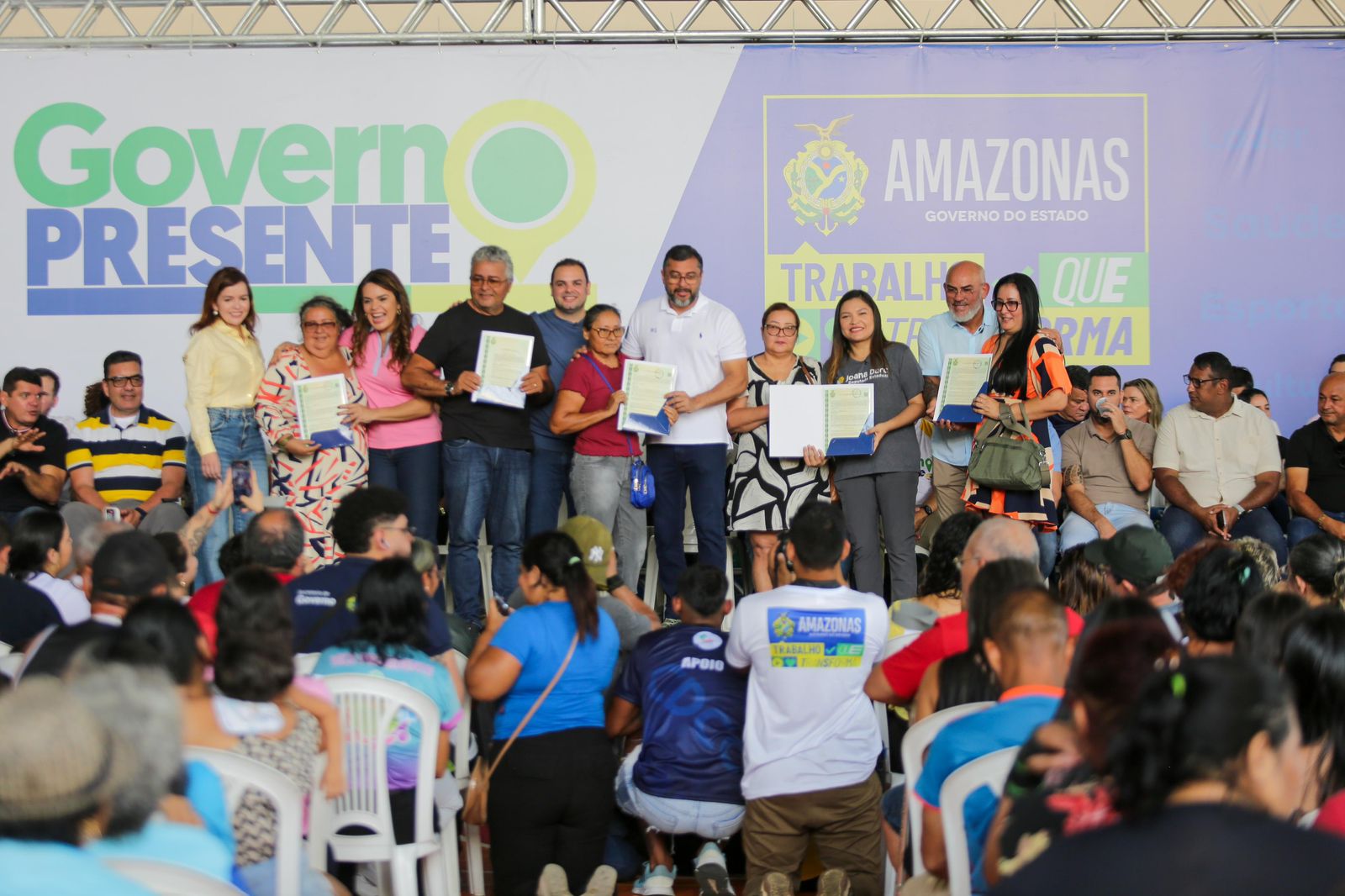 Governo Presente: Sect entrega 15 títulos definitivos e realiza atendimentos de regularização fundiária