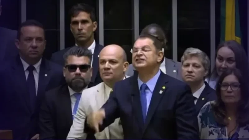 Líder do PL admite que bolsonaristas mentiram sobre acordo para pautar anistia
