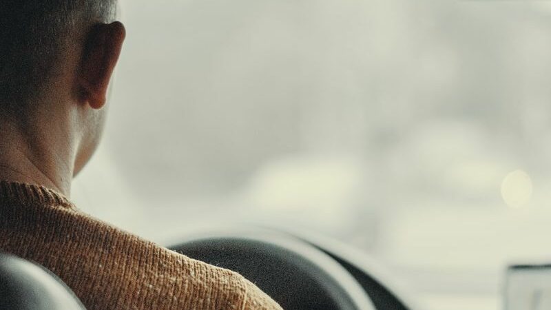 Motorista é preso após mudar rota e abusar de passageira