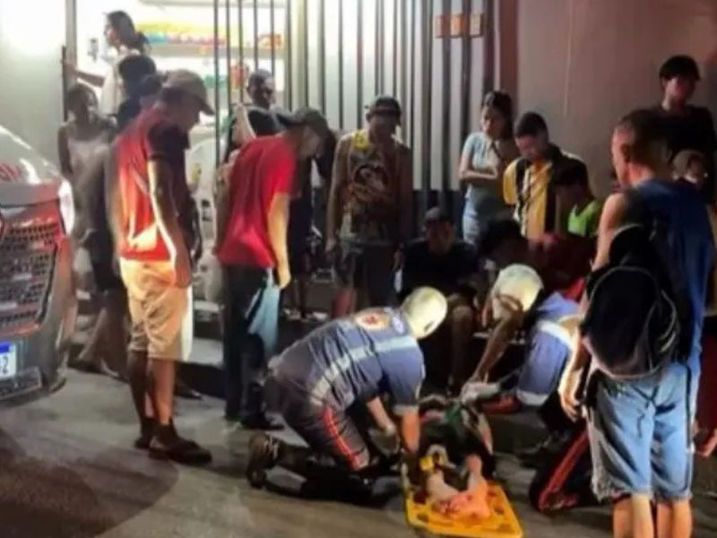 Mulher e criança ficam gravemente feridos por motociclista em Manaus