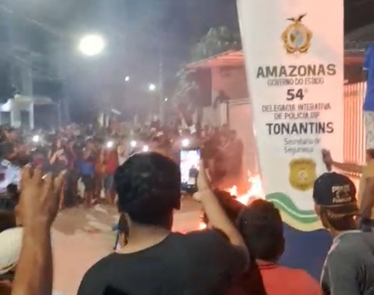 Polícia vai responsabilizar envolvidos na morte de homem em frente à delegacia no AM