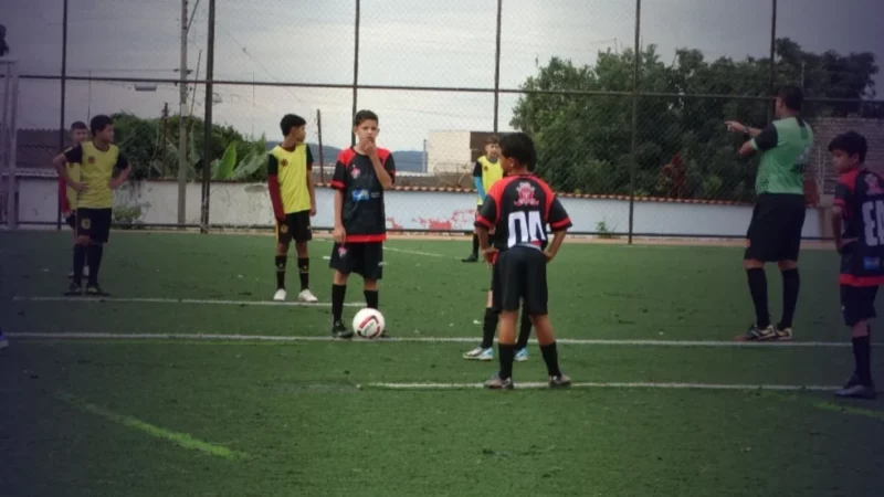 Projeto Futebol e Cidadania vai atender mais de mil jovens em Ceilândia