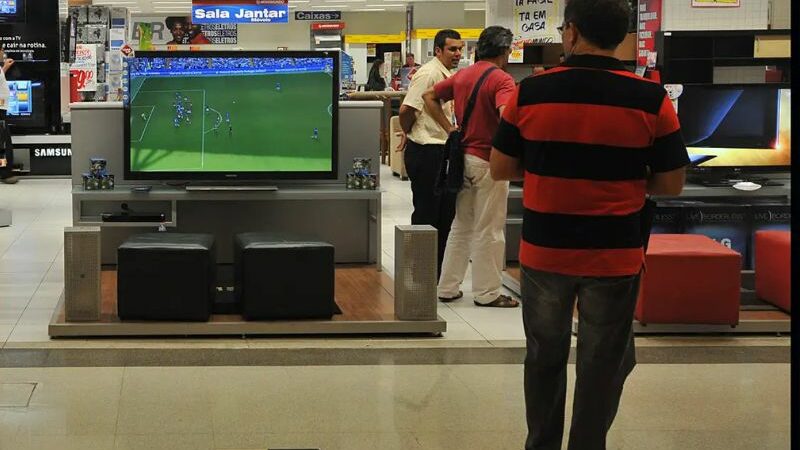 Vendas no comércio recuam 0,1% em junho, 3º mês seguido de queda