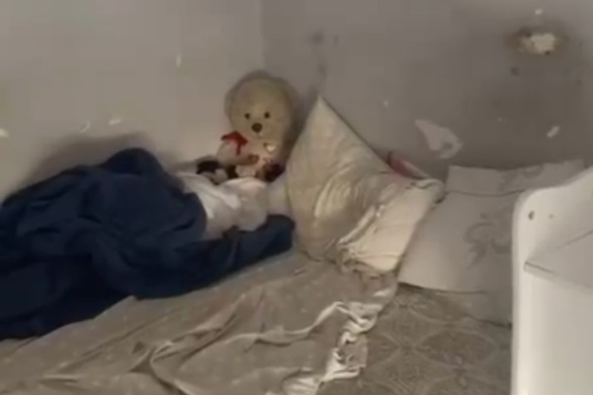 Criança resgatada de cárcere passava o dia vendo pornografia