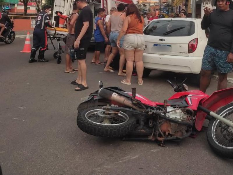 Dois acidentes com motociclistas deixam feridos em Manaus neste sábado