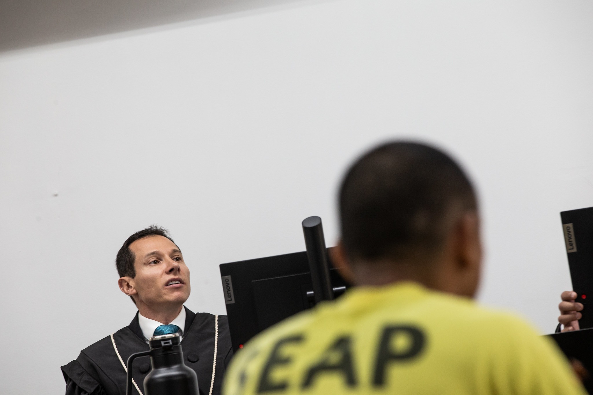 Dupla é condenada a 21 anos de prisão por matar homem por dívida de R$ 20 em Manaus