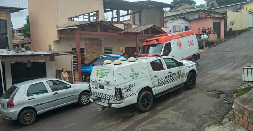 Homem é atacado a machadadas por idoso em Manaus; vítima recebe sete pontos na cabeça