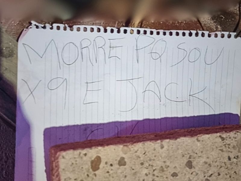 Homem é encontrado morto com bilhete de facção