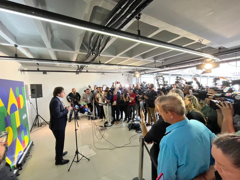 Ministro anuncia expansão da internet e telefonia no Amazonas durante visita de Lula a Manaus