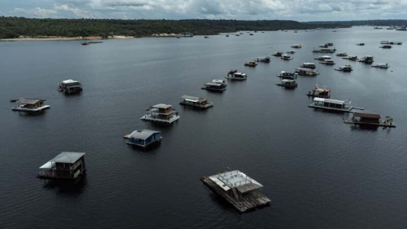 Justiça manda retirar flutuantes do Tarumã-Açu até maio de 2026