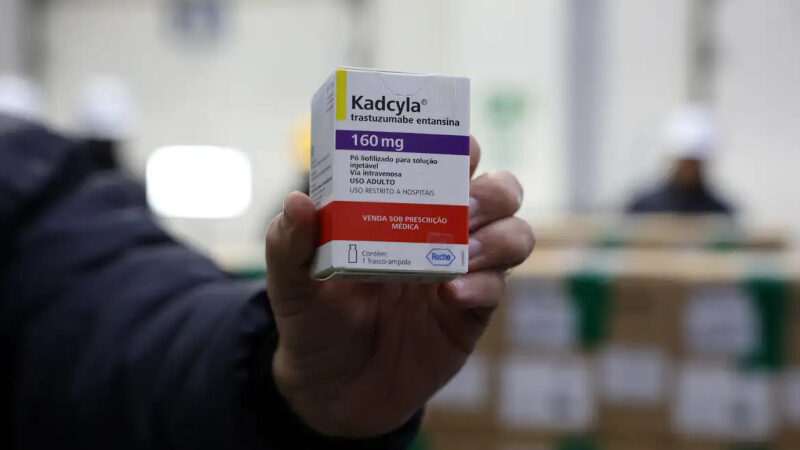 Brasil recebe lote de medicamento para tratar câncer de mama no SUS