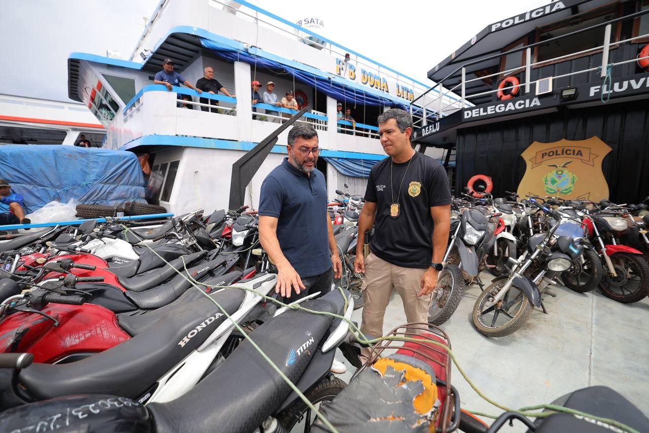 Governador Wilson Lima acompanha chegada de maior número de motocicletas recuperadas em operação policial