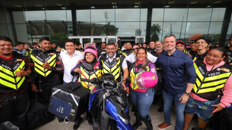 Governador Wilson Lima entrega kits de segurança para motofretistas e lança plataforma de cursos de trânsito EaD