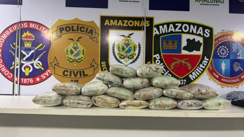 Homem é preso com mais de 22 kg de drogas escondidas em bagagens em lancha no AM