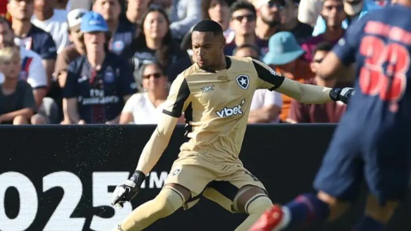 John, ex-goleiro do Botafogo, é convocado por Ancelotti para amistoso da seleção