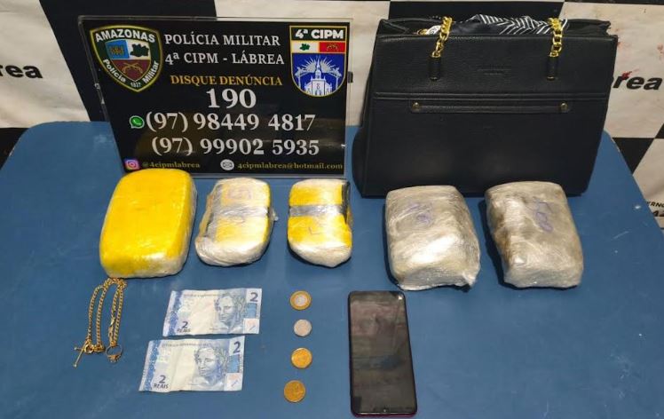 Mulher é presa transportando drogas de Manaus para Lábrea