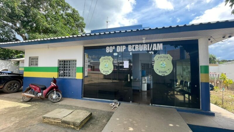 Polícia prende dois homens por série de abusos contra adolescente em Beruri