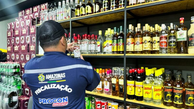 Procon-AM realiza blitz fiscalizatória e de orientação para prevenir casos de intoxicação por metanol