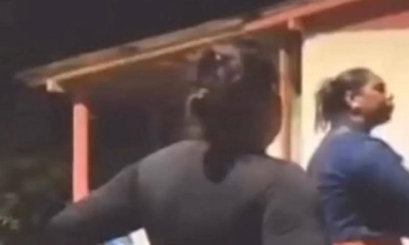 Vídeo mostra momento em que mulher é brutalmente agredida no Amazonas