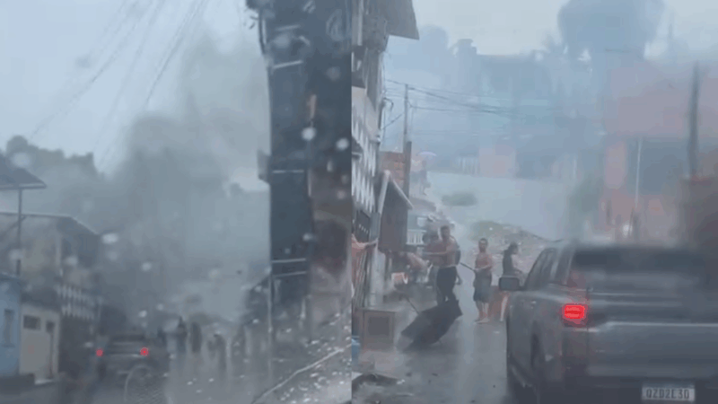 Casas são atingidas por incêndio no bairro Grande Vitória