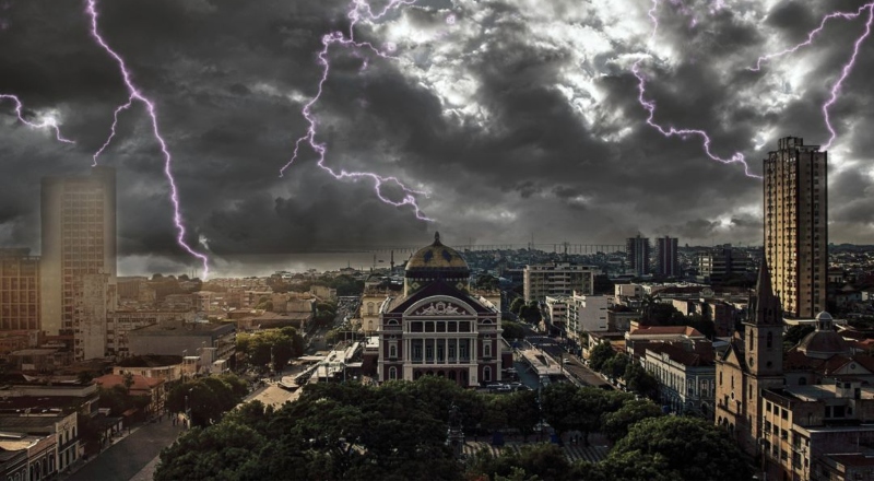Defesa Civil emite alerta para fortes chuvas, ventos intensos e descargas elétricas neste fim de semana em Manaus