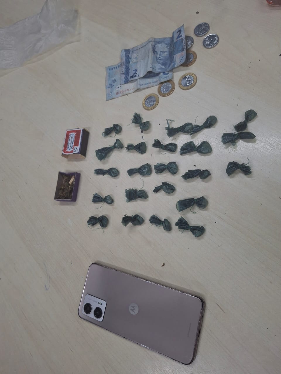 Dupla é presa ao fazer ‘delivery de drogas’ no Lírio do Vale