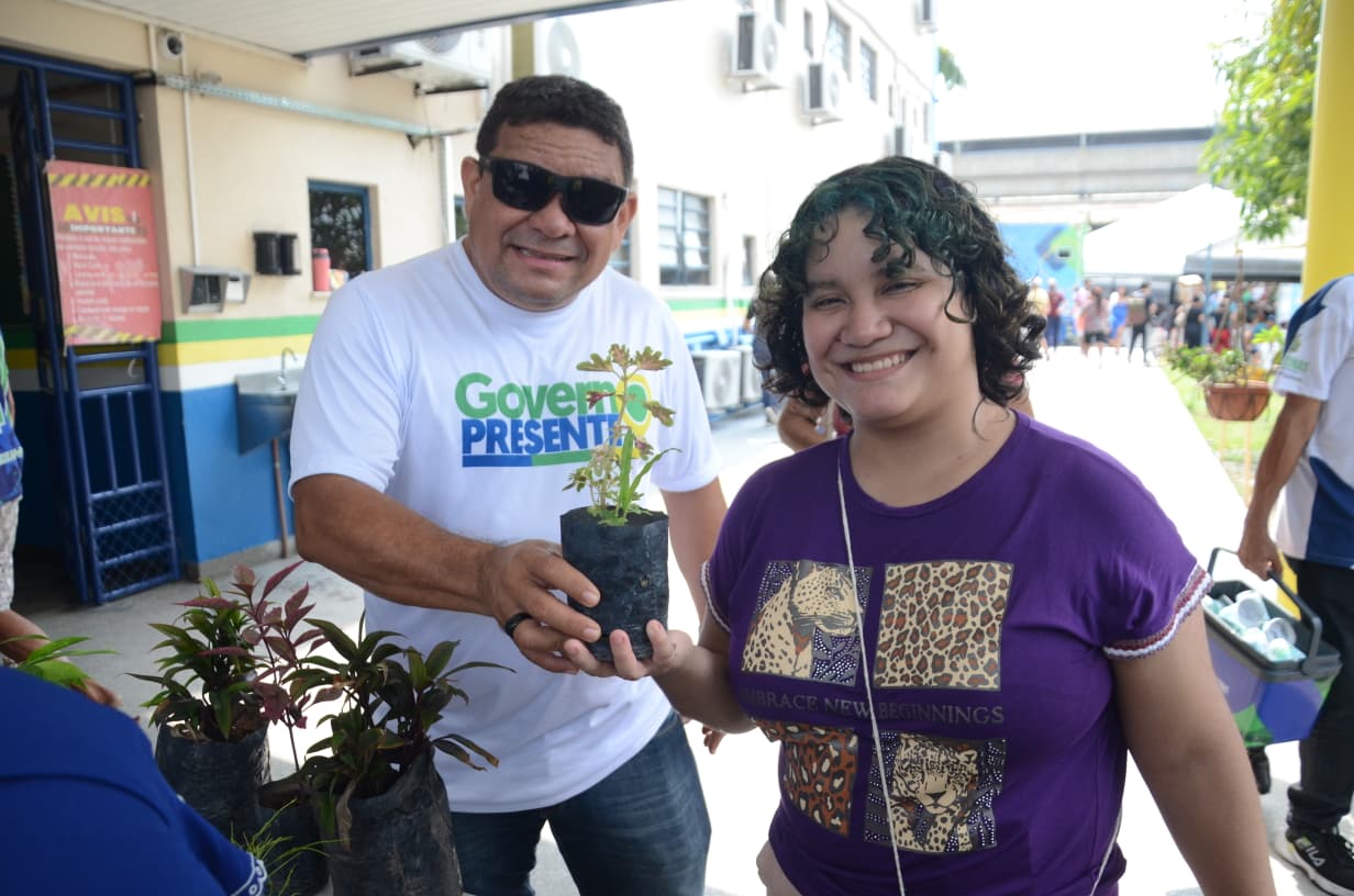 Governo Presente: Ipaam distribui 200 mudas de plantas frutíferas, medicinais e ornamentais