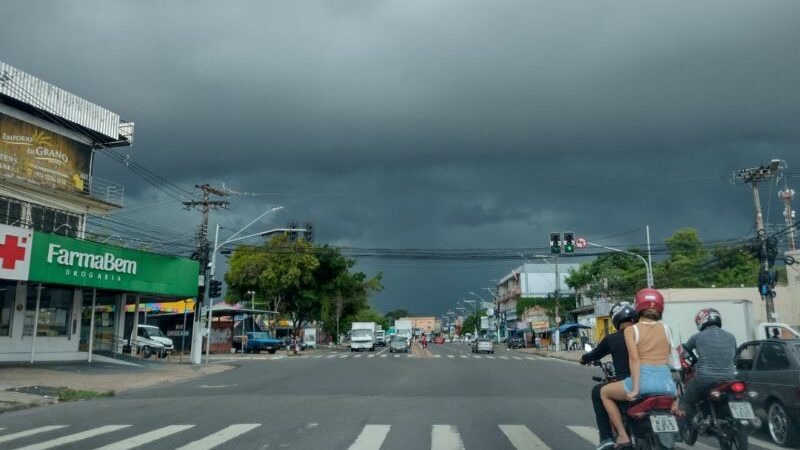 Previsão indica chuva intensa e variação térmica em Manaus