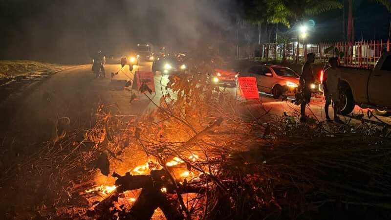 Moradores do Ramal Santo Antônio fecham a rodovia AM-010 em protesto por falta de energia elétrica