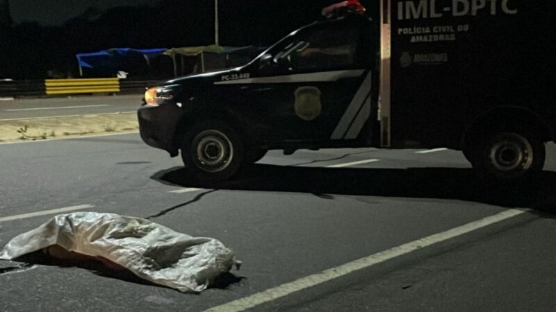 Mulher morre após ser atropelada por carro próximo à Ponte Rio Negro, em Iranduba