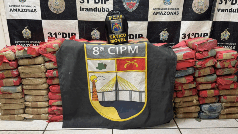 Tabletes de maconha foram encontrados dentro de embarcação abandonada em Iranduba; Droga é apreendida