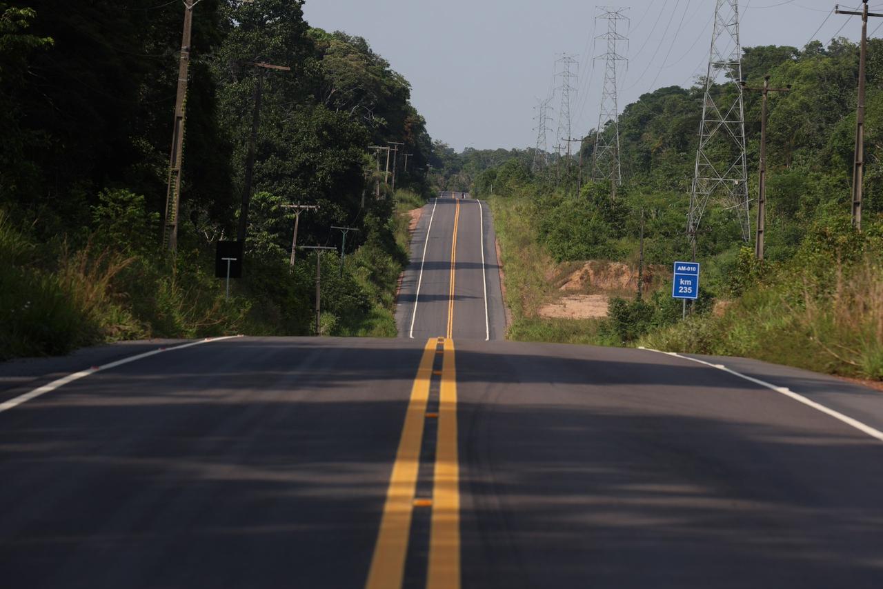 “Antes era só buraco. Hoje ganho quase uma hora de viagem”, usuário da AM-010 relata impacto da obra de modernização da rodovia