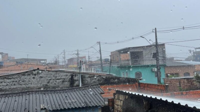 Chuvas de sábado causam alagamento, desabamento e deslizamentos em Manaus