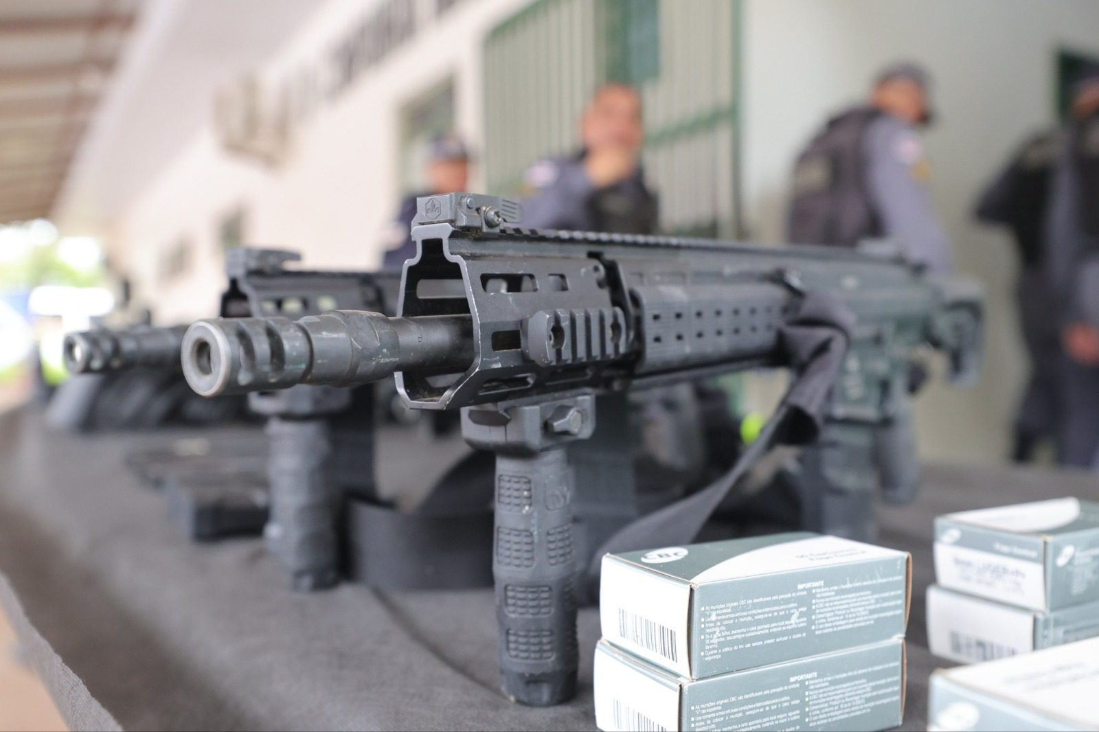 Em Iranduba, Governo do Amazonas entrega novas viaturas com sistema Paredão e armamentos para as Forças de Segurança