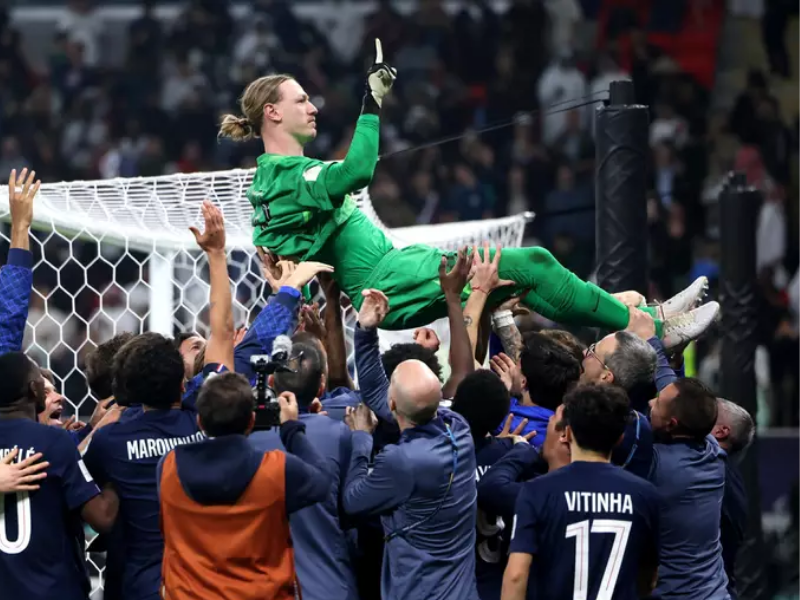 Flamengo perde quatro pênaltis e PSG conquista Intercontinental