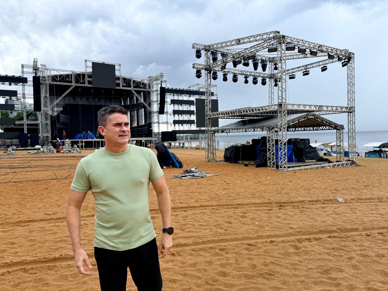 Montagem final do ‘Réveillon Manaus 2026’ com megaestrutura e três grandes palcos