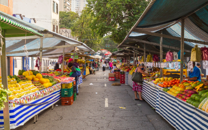 Saúde, limpeza e feiras operam normalmente no feriado em Manaus
