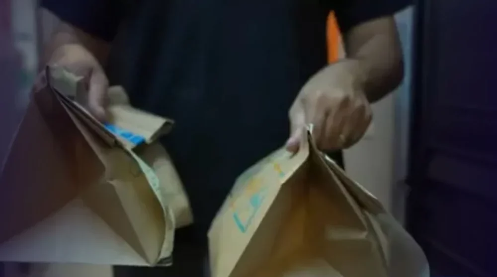 Agora é lei: entregadores não são obrigados a subir até os apartamentos no Rio