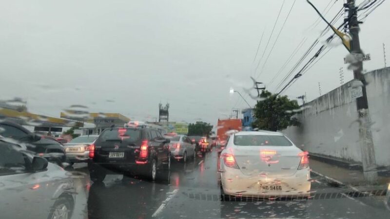 Defesa Civil emite alerta para chuvas intensas em Manaus