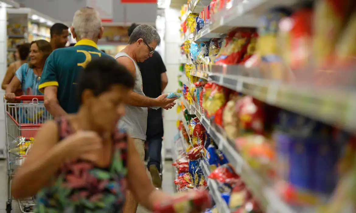 Entenda o fechamento de supermercados aos domingos e impactos no Amazonas
