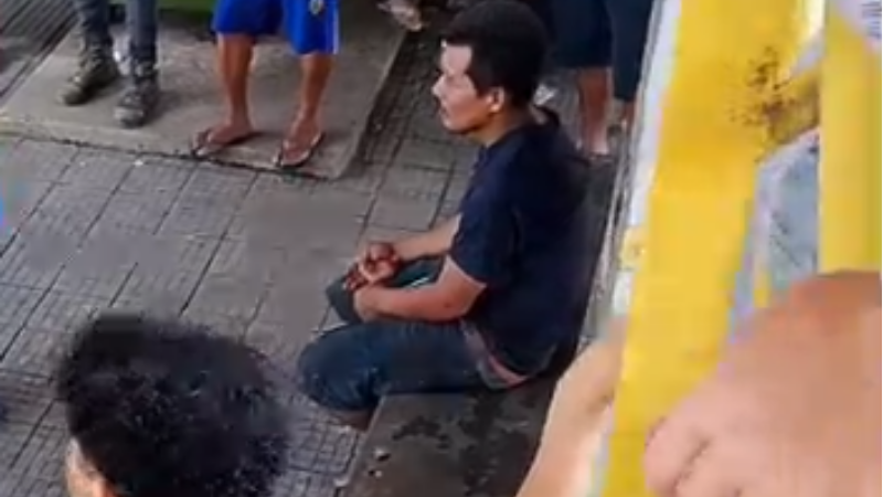 Homem é linchado após ser acusado de matar o próprio pai