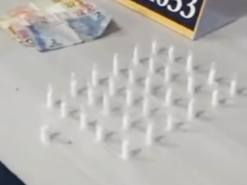 Homem é preso suspeito de tráfico de drogas no bairro Cidade de Deus