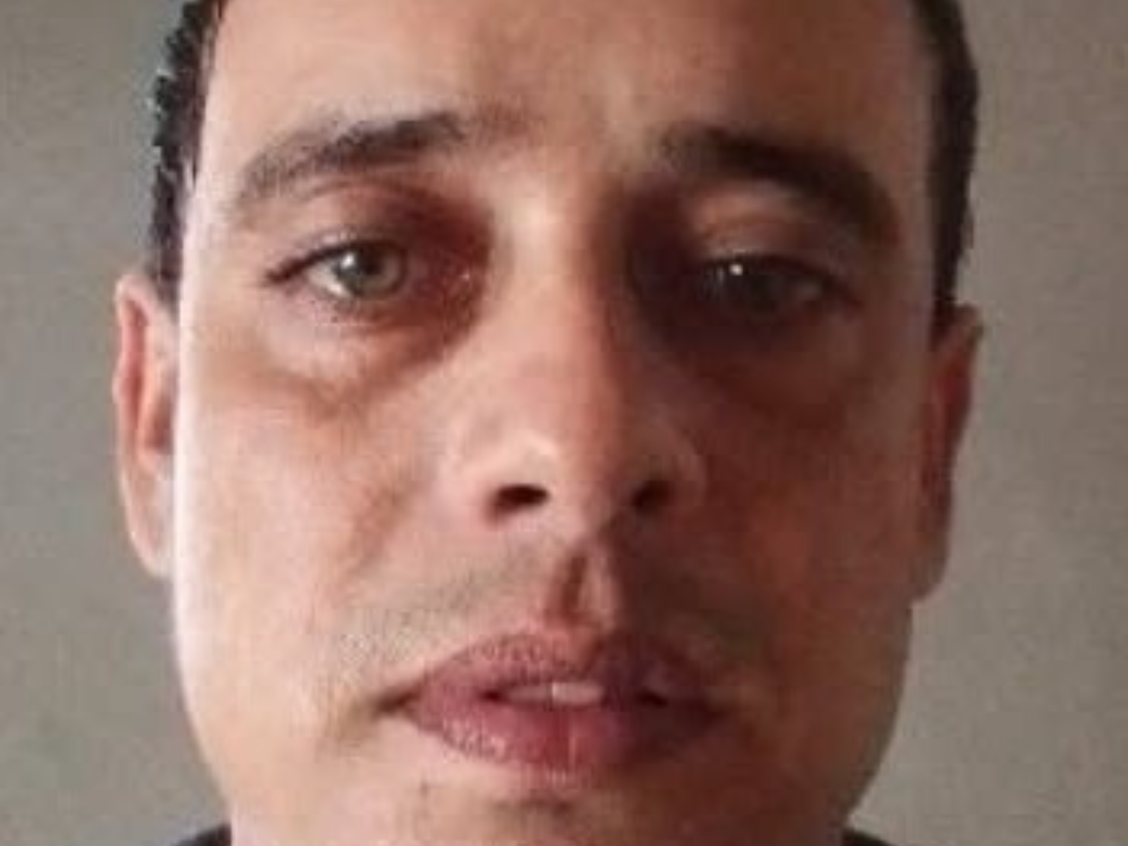 Polícia divulga imagem de homem procurado por tentativa de feminicídio contra a companheira em Manaus