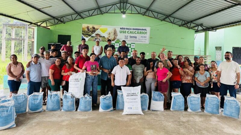 Semig entrega 6 toneladas de calcário em Rio Preto da Eva e beneficia 150 agricultores