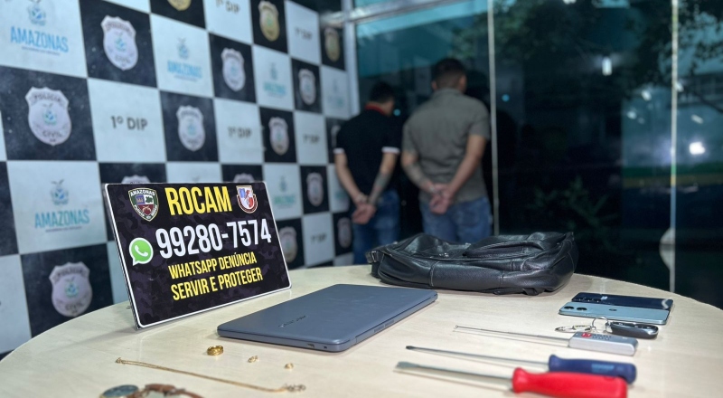 Trio é preso com equipamento para arrombar carros em Manaus