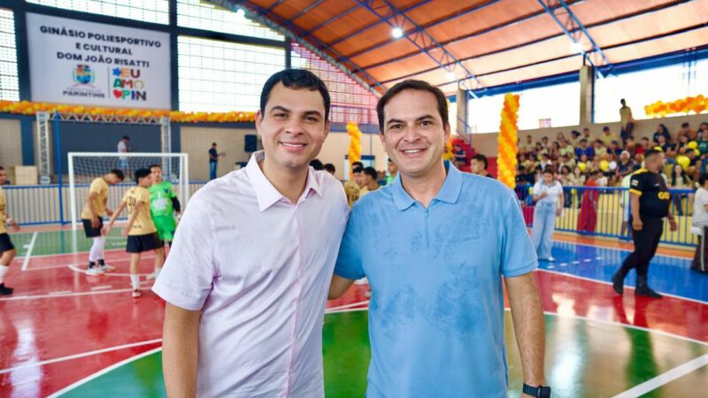 Saullo Vianna garante recursos para construção de campo de futebol em Parintins